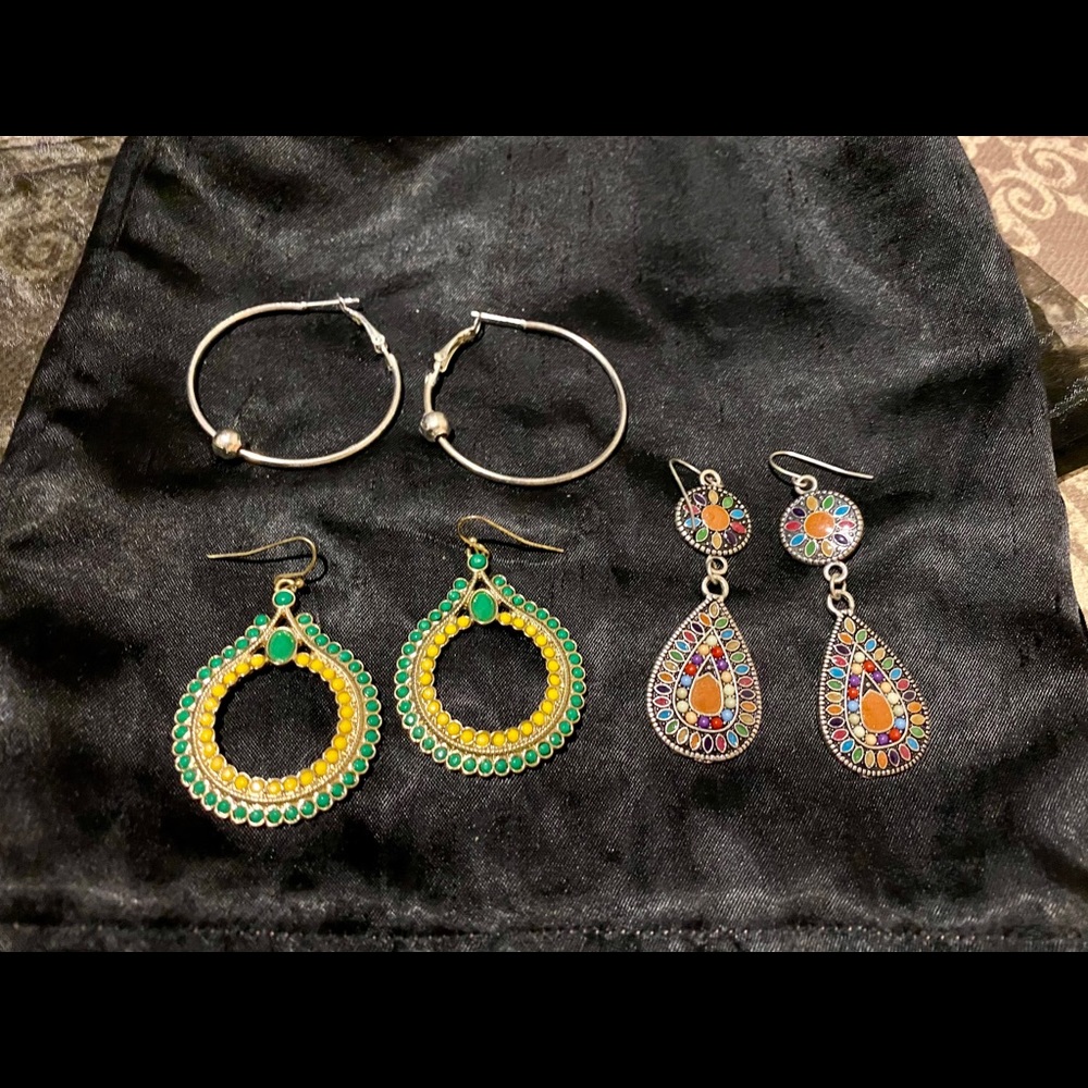 BUNDLE OF 5 EARRINGS